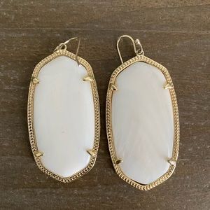 Elle Gold Drop Earrings In White Pearl